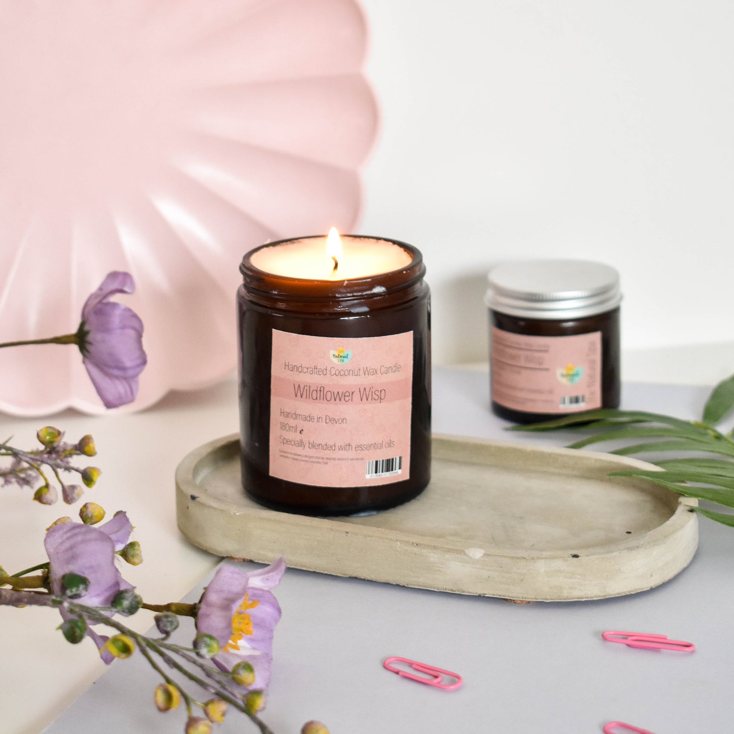 Vela de cera de coco vertida a mano Wildflower Wisp - 2 opciones de tamaño
