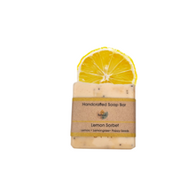 Cargar imagen en el visor de la galería, Barra de jabón Sorbete de limón - Limón, hierba de limón y semillas de amapola - 3 estilos diferentes