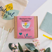 Cargar imagen en el visor de la galería, Floral Mini Shampoo Sampler - set de regalo con 4 mini barras de champú